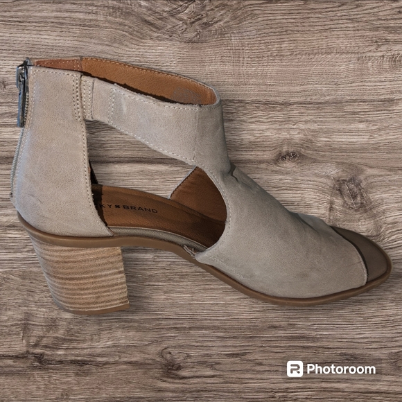 LUCKY BRAND EUC Tarrinax Sandals, Tan, Zipper Back, 3" Heel, Size 8.5M - Picture 5 of 11